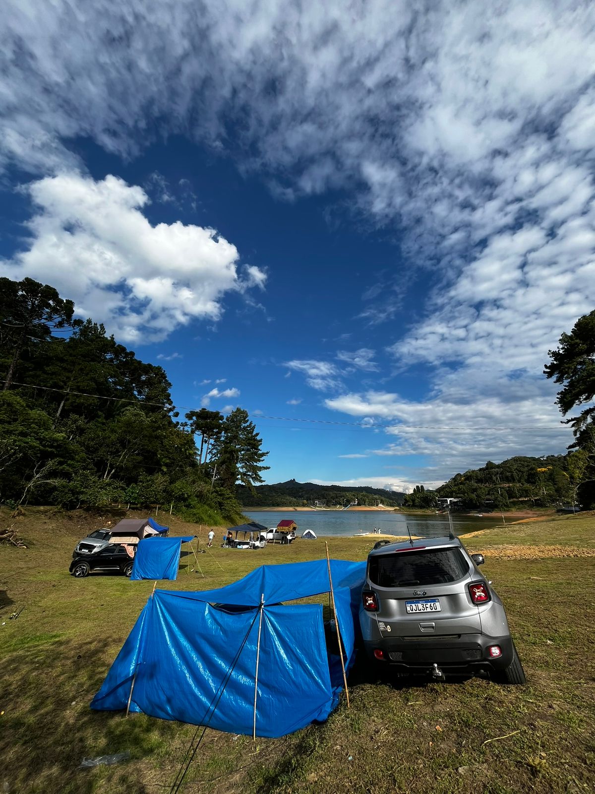 Vista da represa a partir do camping
