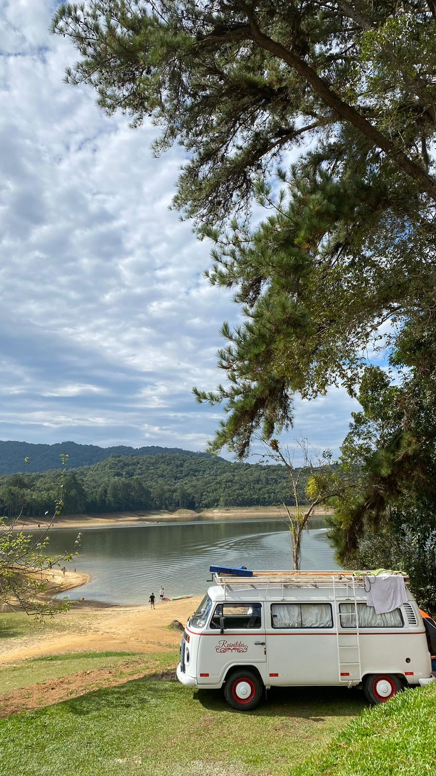 Vista da represa ao entardecer